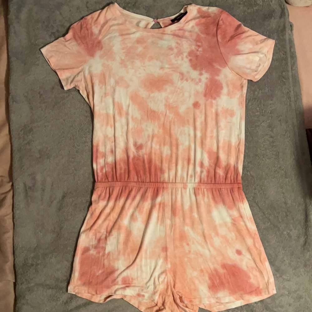 Forever 21 peach and white romper - Picture 1 of 3